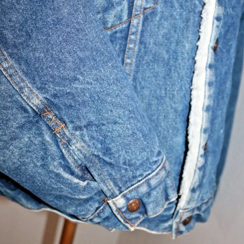 Vintage Levis Sherpa Trucker Jacket Mens Size 46R Denim Jean Made in USA - Picture 9 of 16